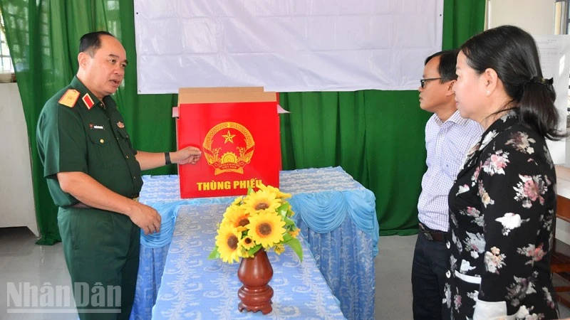 An Giang kiểm tra công tác chuẩn bị bầu cử tại các điểm bỏ phiếu biên giới