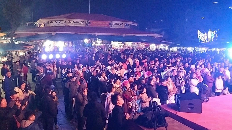 Chợ đêm Bắc Hà là điểm nhấn của Festival mùa Xuân với chủ đề “Tinh hoa hội tụ - khát vọng vươn xa”.