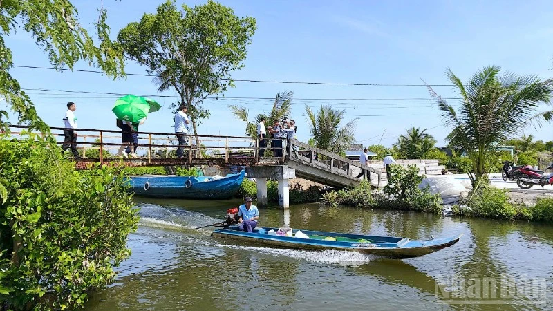 Cầu Rạch Cái Nhum trên địa bàn xã Lương Thế Trân lâu ngày xuống cấp, không bảo đảm an toàn giao thông.