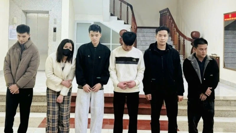 Các đối tượng tại cơ quan Công an. (Ảnh: Công an Quảng Trị)