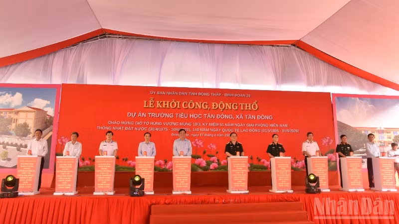 Nghi thức lễ khởi công, động thổ xây dựng Trường Tiểu học Tân Đông.