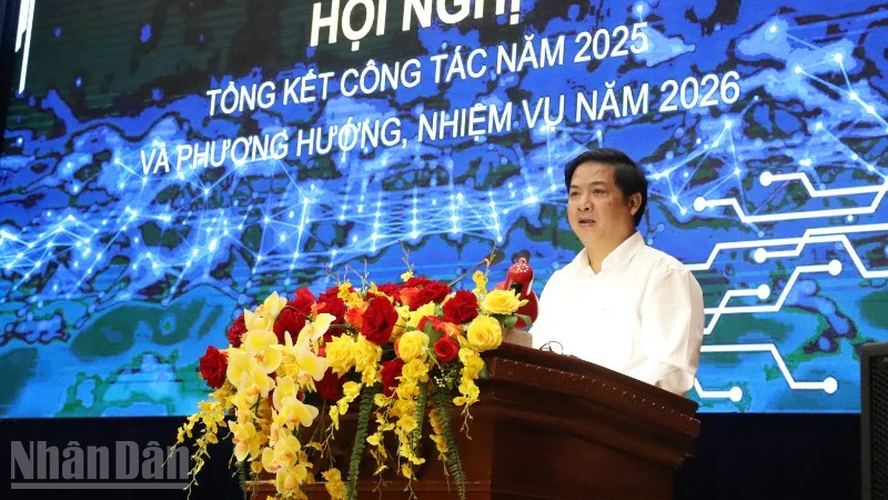 Bí thư Tỉnh ủy, Trưởng Ban Chỉ đạo về phát triển khoa học, công nghệ, đổi mới sáng tạo và chuyển đổi số tỉnh Đắk Lắk Lương Nguyễn Minh Triết phát biểu tại hội nghị.