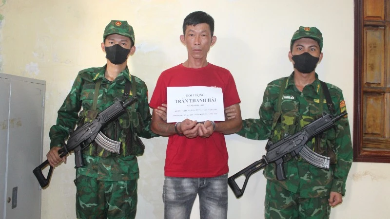 Bắt giữ đối tượng Trần Thanh Hải, trú tại thôn 3, xã Ea Bung, tỉnh Đắk Lắk về hành vi “tàng trữ trái phép chất ma túy”.