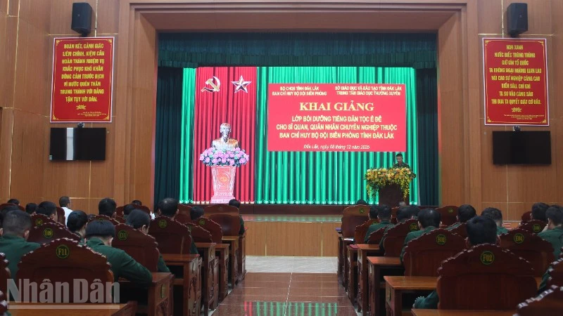 Quang cảnh lễ khai giảng lớp học.