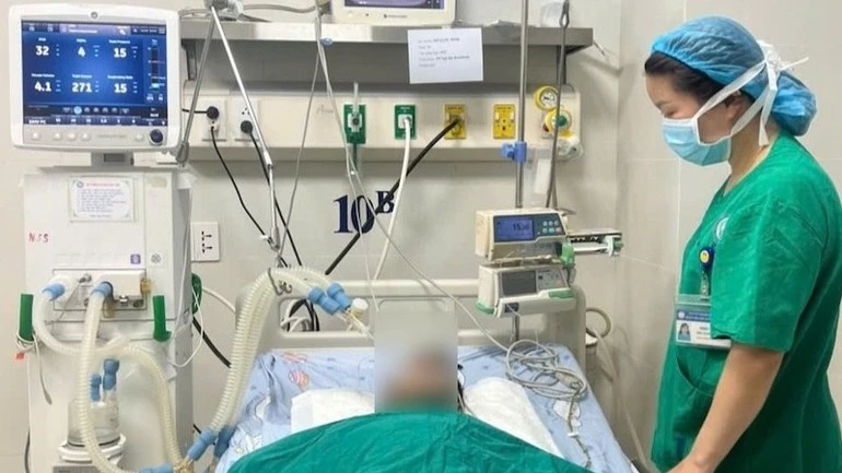 Tình trạng sức khỏe các bệnh nhân ngộ độc botulinum đang được theo dõi đặc biệt tại Bệnh viện Phụ sản-Nhi Đà Nẵng.