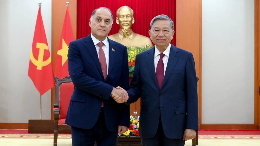 Tổng Bí thư Tô Lâm tiếp Thư ký Hội đồng An ninh Cộng hòa Belarus Volfovich Aleksandr Grigorievich. 