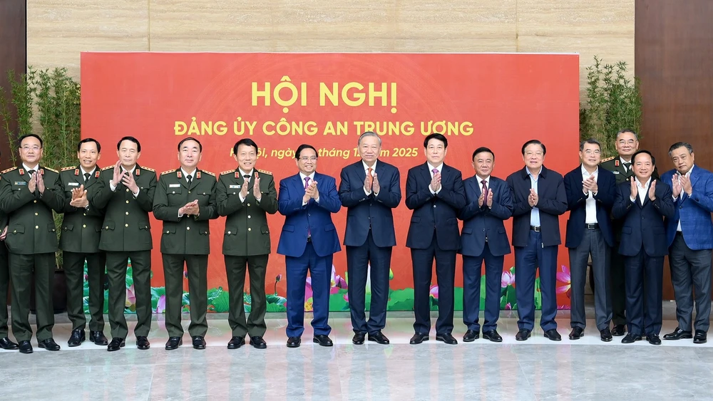 Tổng Bí thư Tô Lâm và các đồng chí lãnh đạo Đảng, Nhà nước dự Hội nghị Đảng ủy Công an Trung ương.