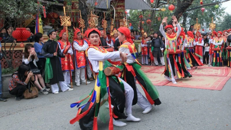 Múa con đĩ đánh bồng - một di sản độc đáo của Hà Nội sẽ được trình diễn trong Festival Thăng Long-Hà Nội.
