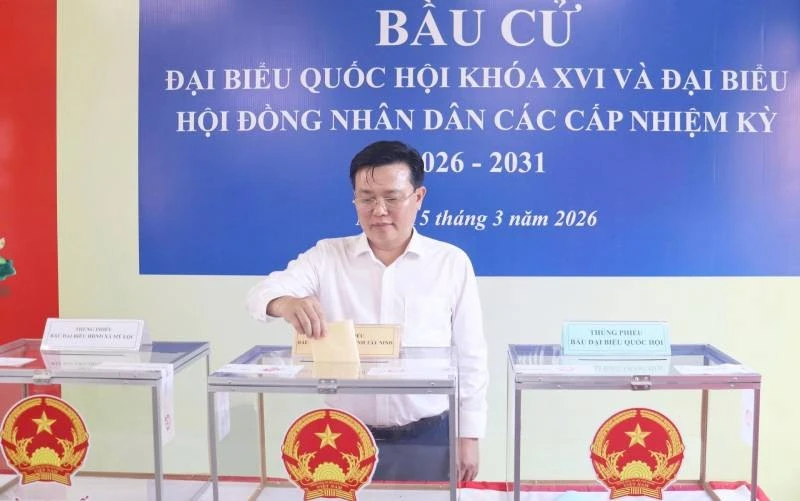 Phó Bí thư Tỉnh ủy, Chủ tịch Ủy ban Mặt trận Tổ quốc Việt Nam tỉnh Tây Ninh thực hiện quyền bỏ phiếu tại Tổ bầu cử số 9 thuộc đơn vị bầu cử số 19 (Xã Phước Vĩnh Tây, Phước Lý, Mỹ Lộc). 
