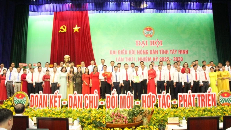 Ban Chấp hành Hội Nông dân tỉnh Tây Ninh lần thứ I, nhiệm kỳ 2025-2030 ra mắt Đại hội.