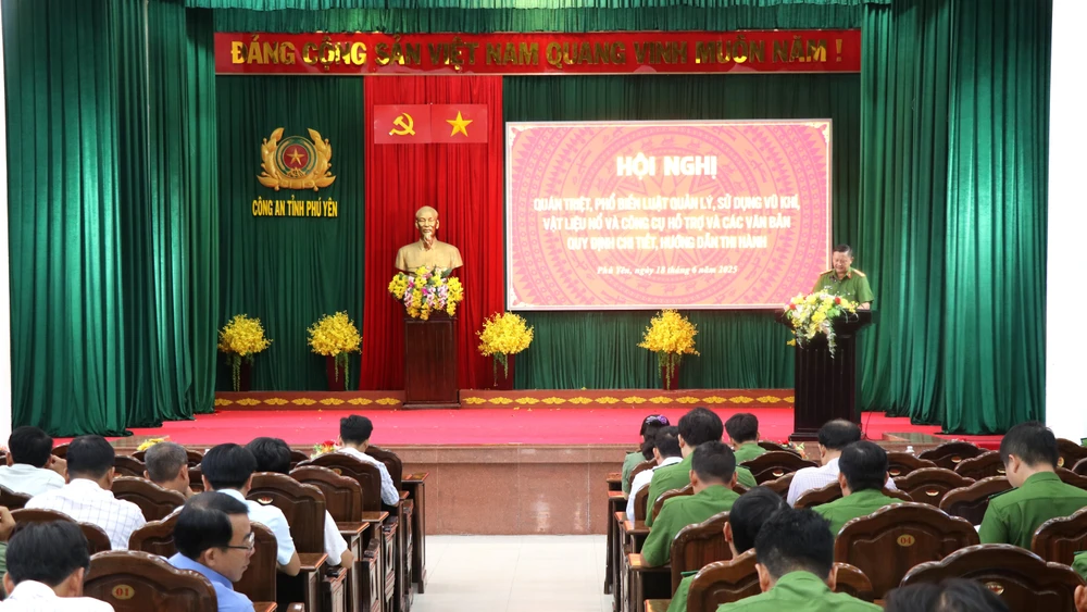 Hội nghị quán triệt, phổ biến Luật Quản lý, sử dụng vũ khí, vật liệu nổ, công cụ hỗ trợ.