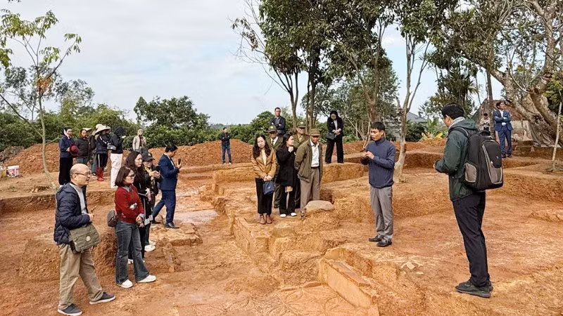 Khu vực khai quật, địa điểm chùa Hoành Mô, xã Lạng Giang, tỉnh Bắc Ninh.