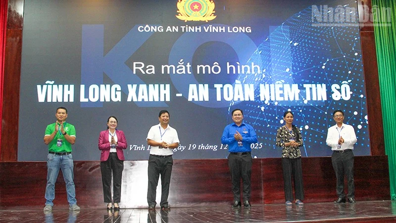 Ra mắt mô hình “Vĩnh Long xanh-An toàn niềm tin số”. 