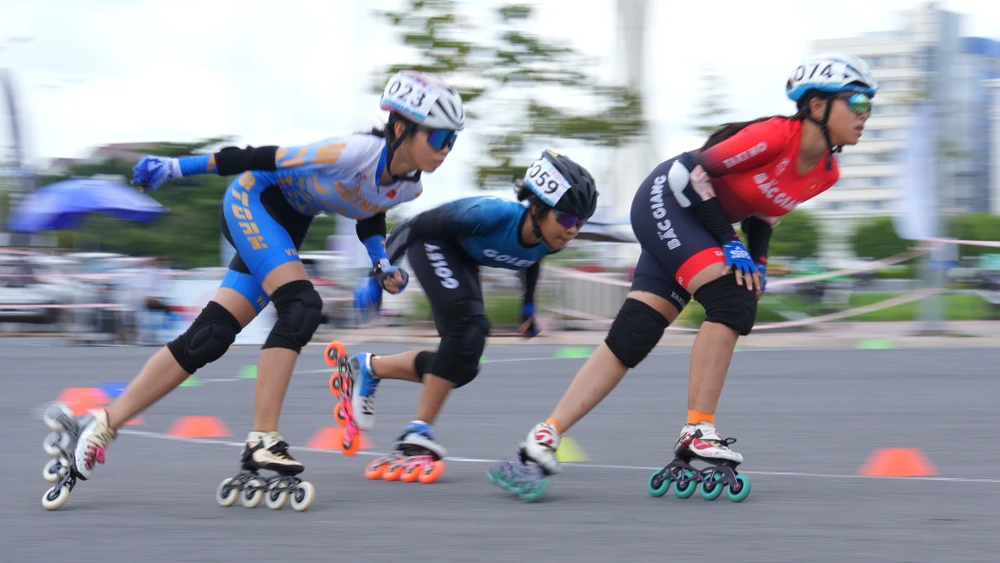 Thi đấu nội dung đua tốc độ tại giải.