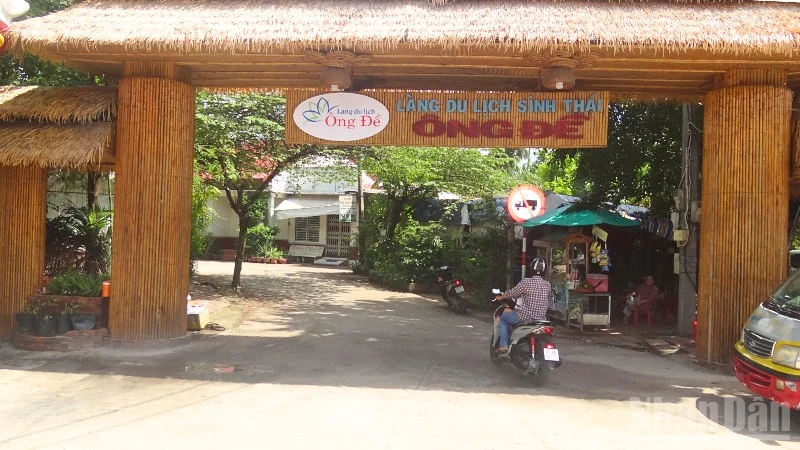 Làng du lịch sinh thái Ông Đề, thành phố Cần Thơ là nơi trải nghiệm không gian sông nước miệt vườn.