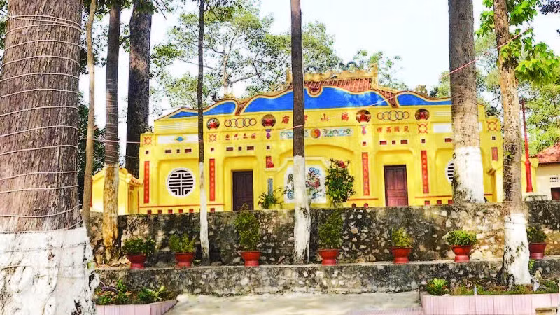 Một góc đình cổ Thoại Sơn.