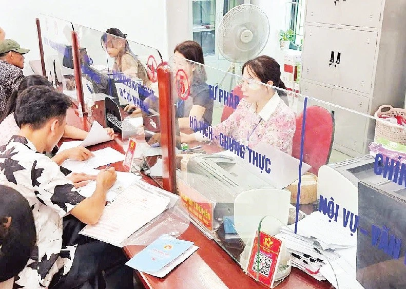 Trung tâm hành chính công cấp xã luôn cần những cán bộ, công chức có trình độ, tâm huyết để giải quyết công việc kịp thời cho người dân.