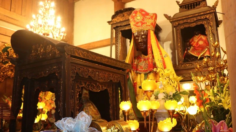 Tượng Phật mẫu Man Nương - Bảo vật quốc gia tại chùa Phúc Nghiêm, Bắc Ninh.