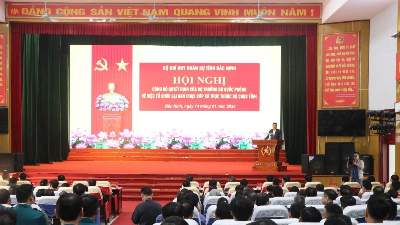 Quang cảnh hội nghị công bố quyết định của Bộ trưởng Bộ Quốc phòng về tổ chức lại Ban Chỉ huy Quân sự cấp xã tại tỉnh Bắc Ninh.