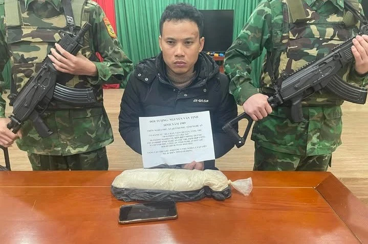 Đồn Biên phòng Quỳnh Thuận và Phòng nghiệp vụ bắt đối tượng mua bán vận chuyển thuốc nổ.