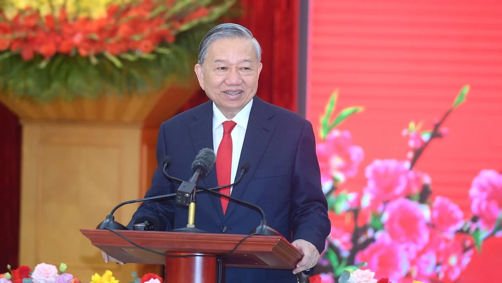 Tổng Bí thư Tô Lâm phát biểu tại buổi gặp mặt, chúc Tết cán bộ, công chức, người lao động Văn phòng Trung ương Đảng. (Ảnh: ĐĂNG KHOA)