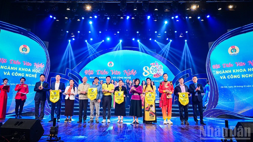 Tiết mục đơn ca của Công đoàn Báo Nhân Dân nhận giải ba tại Hội diễn Văn nghệ Công đoàn ngành Khoa học và Công nghệ Việt Nam.