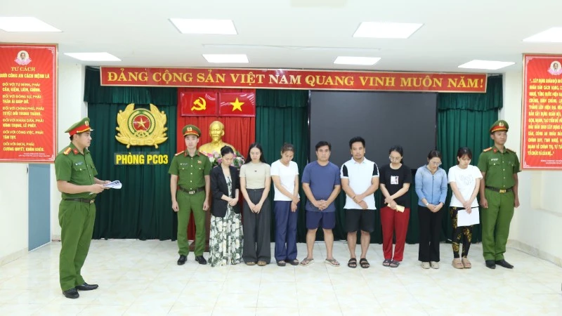 Cơ quan Cảnh sát điều tra Công an tỉnh Đồng Nai thi hành lệnh bắt tạm giam các bị can.