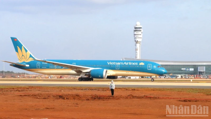 Sân bay Long Thành đã đón máy bay thương mại đầu tiên hạ cánh mang số hiệu VN5001 vào chiều 15/12.