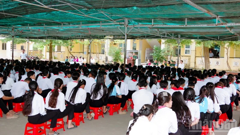 Quang cảnh buổi tuyên truyền.