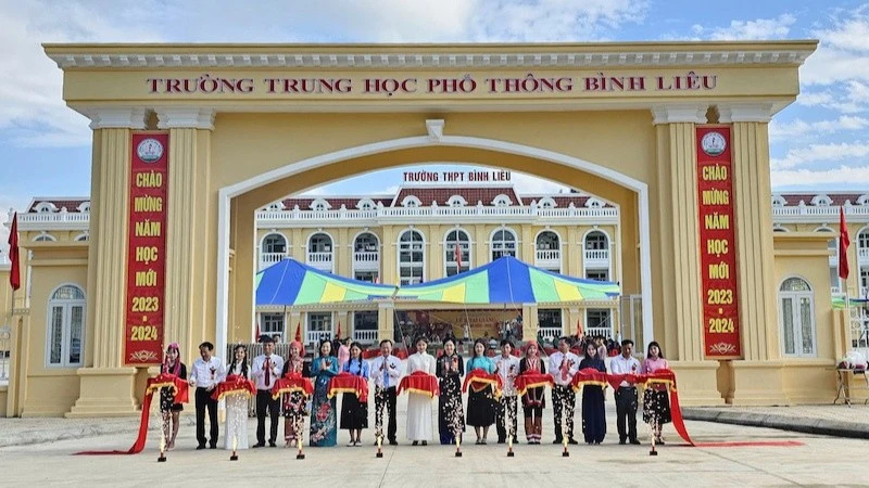 Trường trung học phổ thông Bình Liêu được đầu tư xây dựng khang trang, đồng bộ.