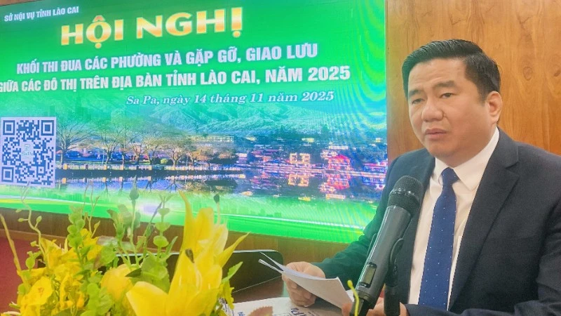 Đồng chí Tô Ngọc Liễn, Chủ tịch Ủy ban nhân dân phường Sa Pa phát biểu khai mạc hội nghị.