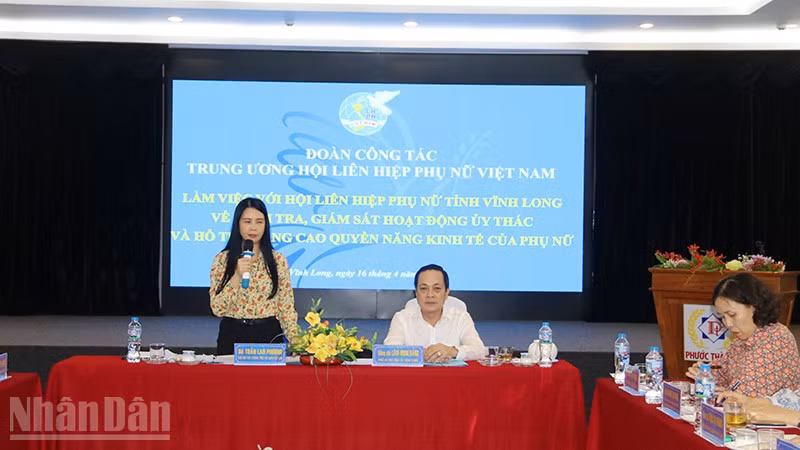 Phó Chủ tịch Thường trực Hội Liên hiệp phụ nữ Việt Nam Trần Lan Phương phát biểu tại buổi làm việc.