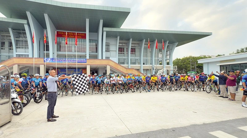 Các vận động viên xuất phát.