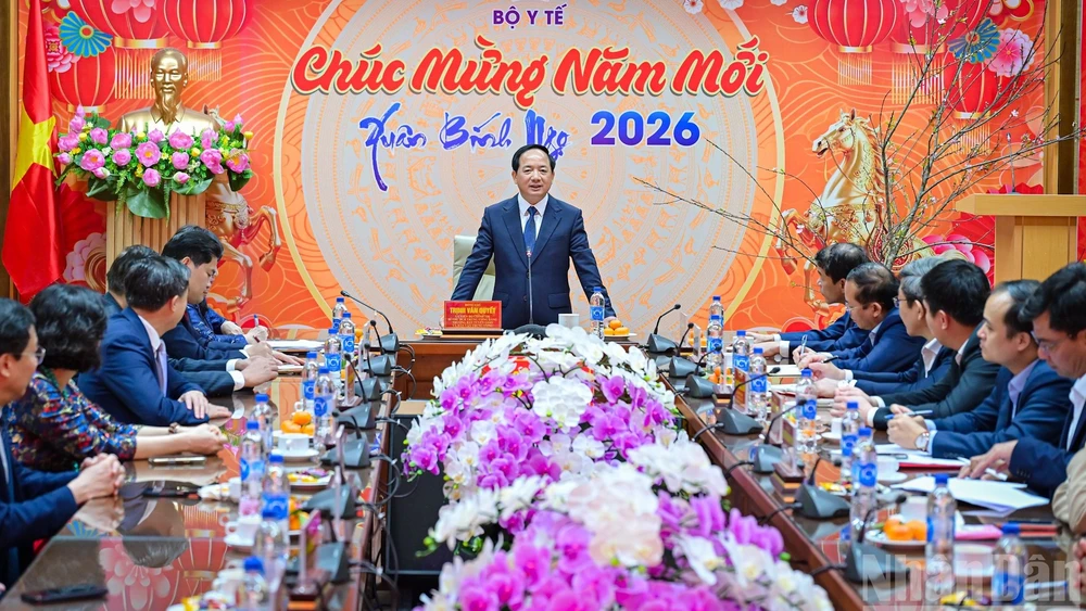 Đồng chí Trịnh Văn Quyết, Ủy viên Bộ Chính trị, Bí thư Trung ương Đảng, Trưởng Ban Tuyên giáo và Dân vận Trung ương, thăm và chúc mừng Bộ Y tế nhân dịp kỷ niệm 71 năm Ngày Thầy thuốc Việt Nam.