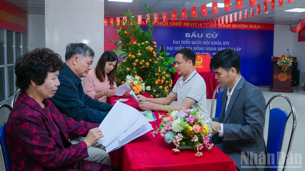 Tại tổ bầu cử số 2, khu vực 13 xã Thuận An (Thành phố Hà Nội) mọi công tác chuẩn bị cho "Ngày hội non sông" đã sẵn sàng.