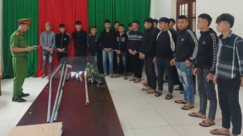 Các đối tượng tại cơ quan Công an. (Ảnh: Công an cung cấp)