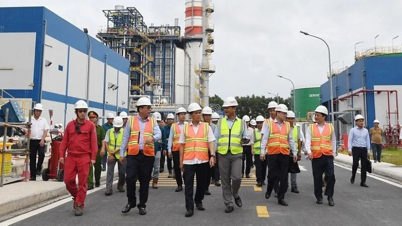 Phó Thủ tướng Bùi Thanh Sơn kiểm tra tiến độ xây dựng cụm dự án Nhà máy nhiệt điện Nhơn Trạch 3 và 4 tại tỉnh Đồng Nai. (Ảnh: VGP)