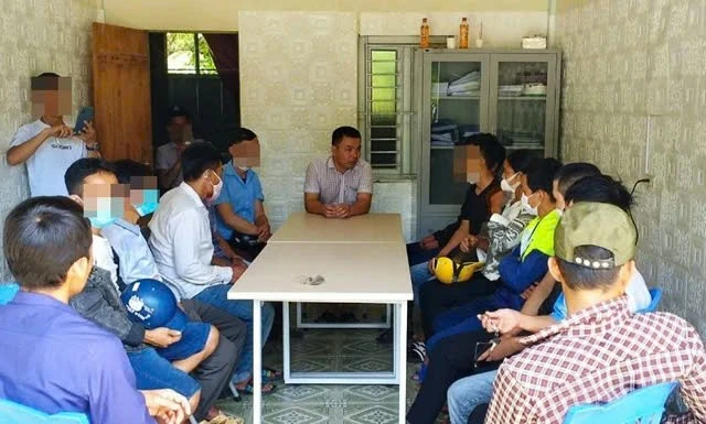 Một buổi tuyên truyền về HIV/AIDS cho những người có nguy cơ cao của nhóm Sao Va.