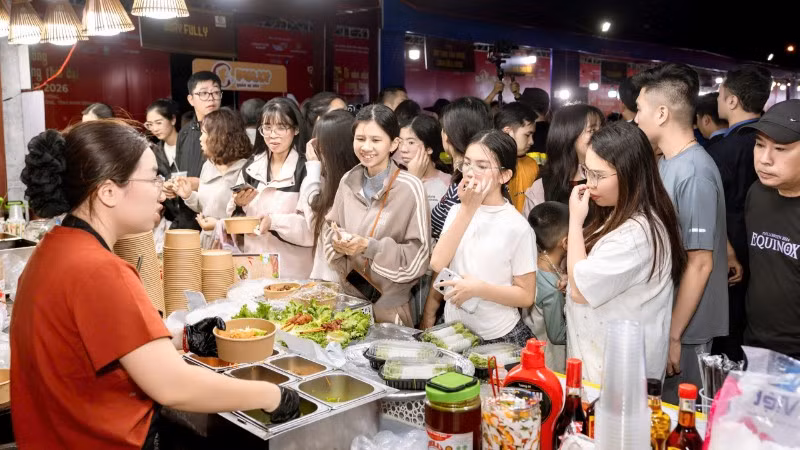 Trong 3 ngày diễn ra, các không gian trải nghiệm và trình diễn nghề luôn thu hút hàng chục nghìn lượt người tham dự.