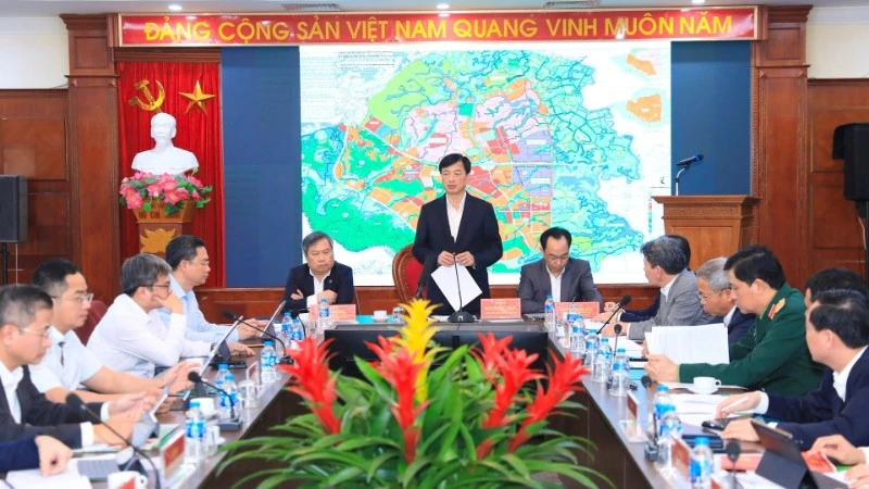 Đồng chí Nguyễn Duy Ngọc phát biểu chỉ đạo buổi làm việc.