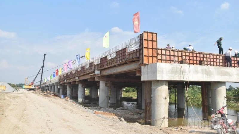 Cao tốc An Hữu-Cao Lãnh giai đoạn 1 đang được tăng tốc để hoàn thành và đưa vào sử dụng.