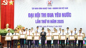 Các tập thể, cá nhân thuộc TKV vinh dự nhận Bằng khen của Thủ tướng Chính phủ. 