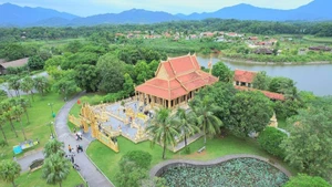 Làng Văn hóa-Du lịch các dân tộc Việt Nam tại Hòa Lạc (Hà Nội).