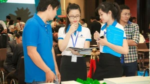 Người làm nghề môi giới bất động sản giờ đây phải đáp ứng nhiều tiêu chí, có chứng chỉ được cơ quan có thẩm quyền cấp. 