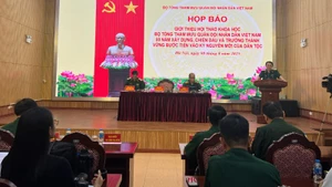 Quang cảnh buổi họp báo. 