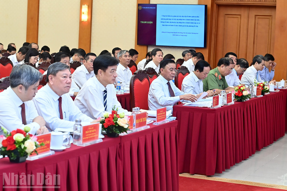 Đồng chí Trần Cẩm Tú, Ủy viên Bộ Chính trị, Thường trực Ban Bí thư và các đại biểu dự hội nghị. (Ảnh: ĐĂNG KHOA) ndo_bl_dai-bieu-du.jpg