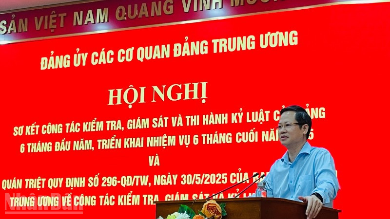 Đồng chí Đoàn Anh Dũng, Phó Chủ nhiệm Ủy ban Kiểm tra Trung ương phát biểu ý kiến chỉ đạo. (Ảnh: PHẠM CƯỜNG)
