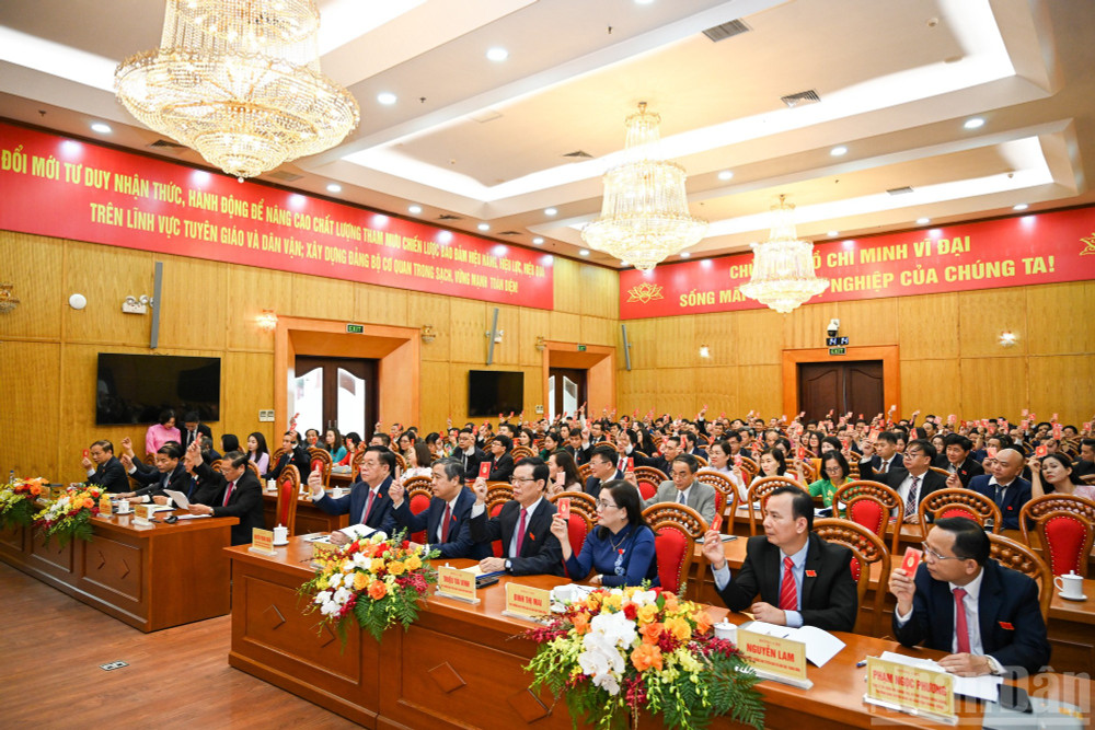 Đại hội thông qua dự thảo Chương trình, Quy chế làm việc, Nội dung của Đại hội. (Ảnh: THẾ ĐẠI) dai-hoi-ban-tuyen-giao-va-dan-van-4810.jpg