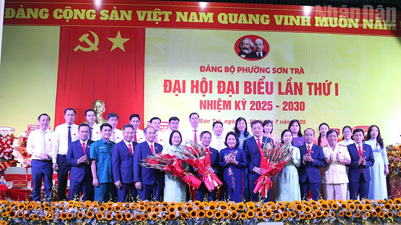 Ra mắt Ban Chấp hành Đảng bộ phường Sơn Trà nhiệm kỳ 2025-2030.