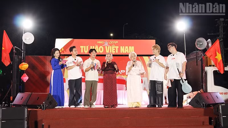 "Đoàn văn công" với nhiều thế hệ.